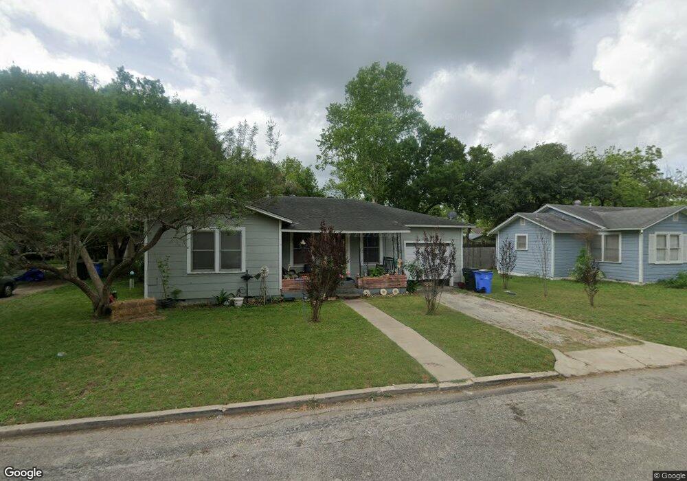 825 E Humphreys St, Seguin, TX 78155 - photo 1