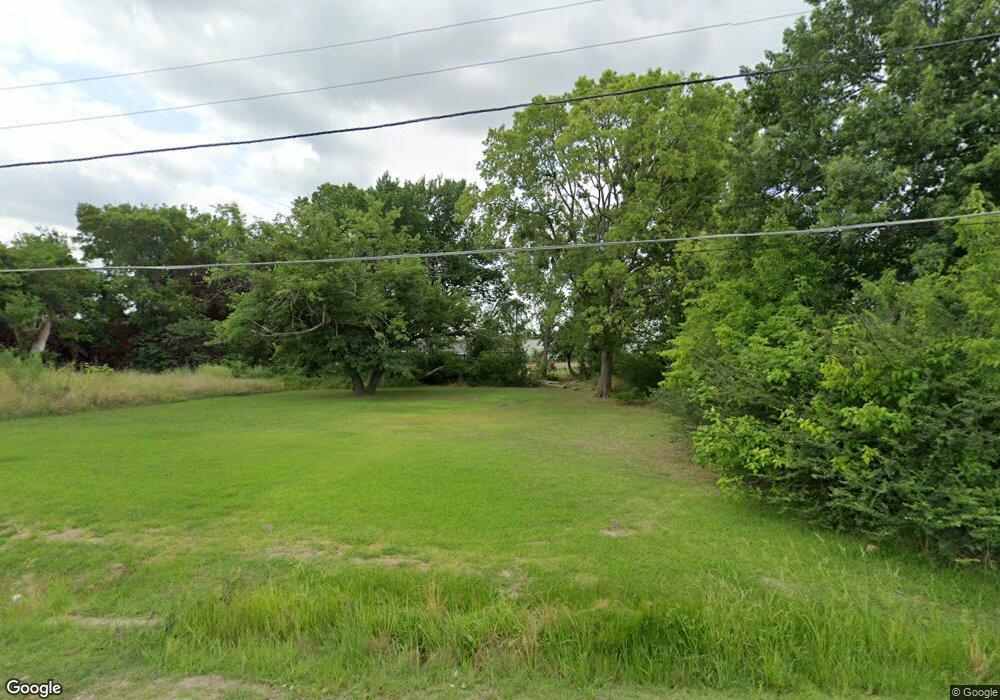910 E 3rd St, Bonham, TX 75418 - photo 1