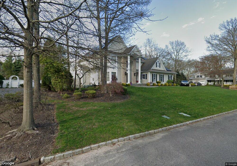 2 Weeping Cherry Ln, ComMacK, NY 11725 - photo 1