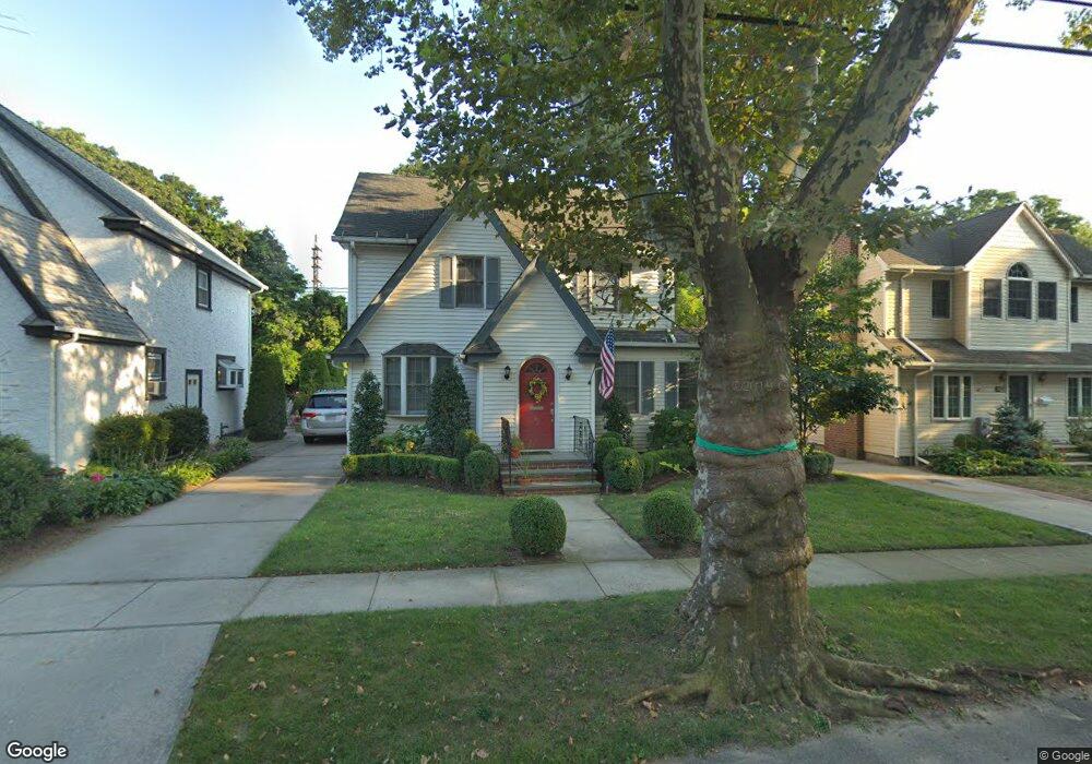 92 Superior Rd, Floral Park, NY 11001 - photo 1