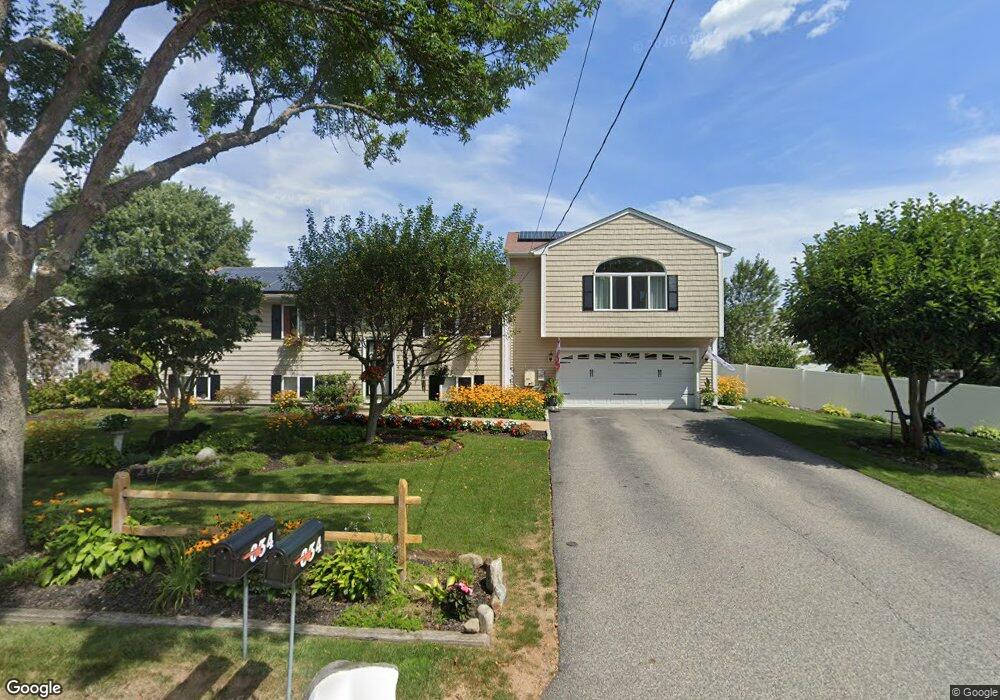 634 Commonwealth Ave, Warwick, RI 02886 - photo 1