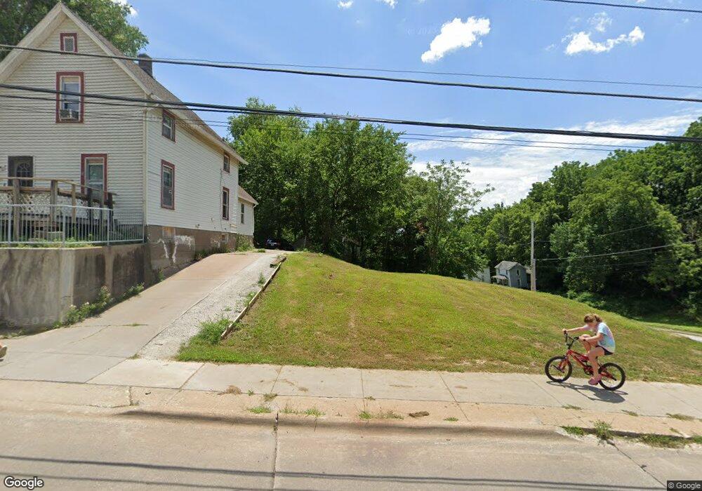 2203 E Locust St, Davenport, IA 52803 - photo 1