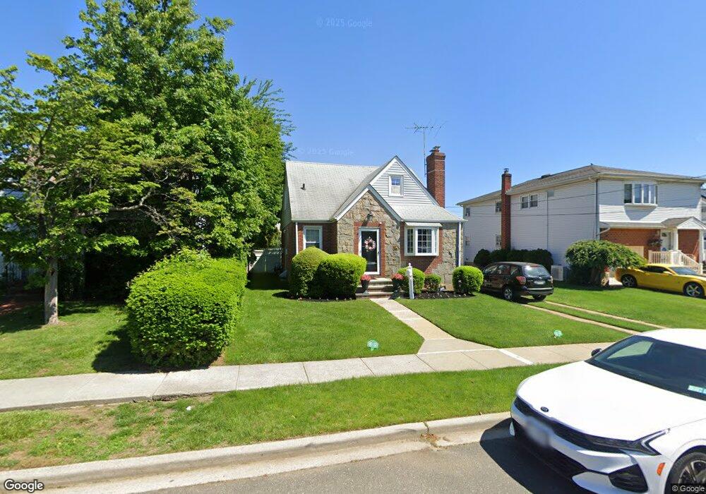 250 Lexington Ave, West Hempstead, NY 11552 - photo 1