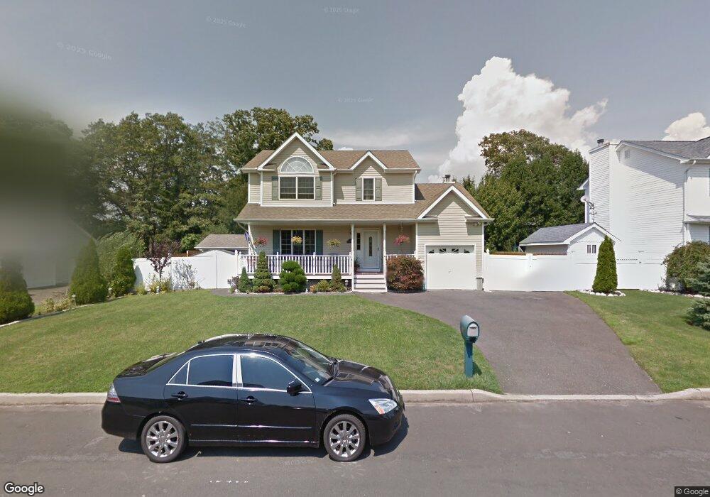 39 Maddox Ave, Islip, NY 11751 - photo 1