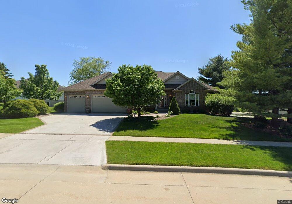 2621 Country Meadow Ln, Cedar Falls, IA 50613 - photo 1