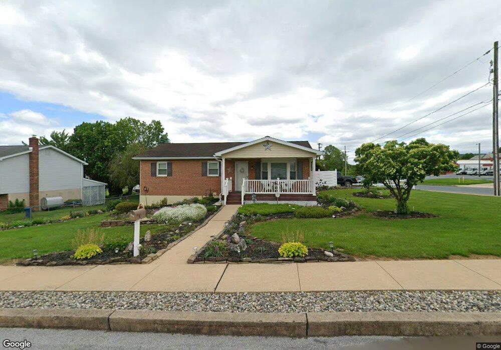 101 N 4th St, Womelsdorf, PA 19567 - photo 1
