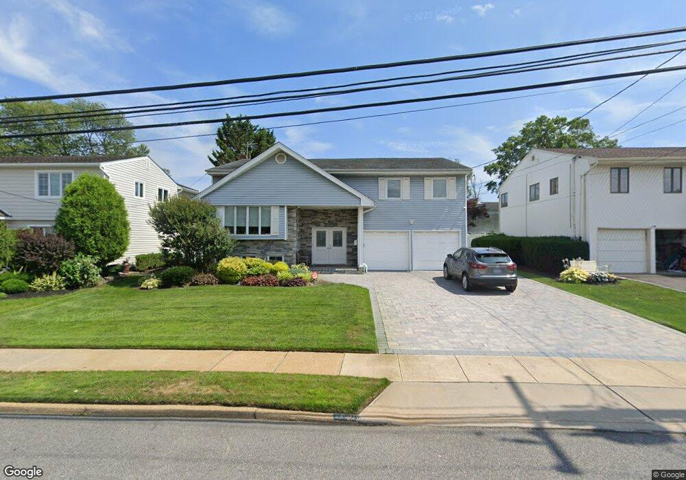 3045 Cheryl Rd, Merrick, NY 11566 - photo 1