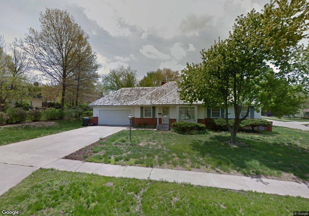 2221 SW 32nd St, Topeka, KS 66611 - photo 1