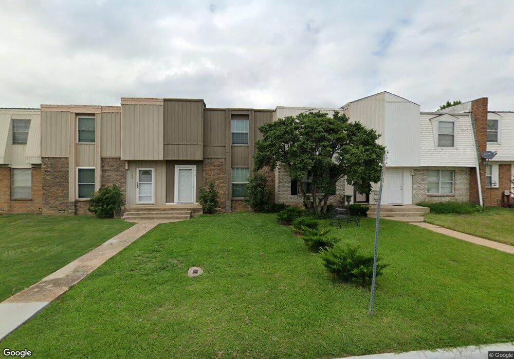 1431 Northglen St, Ardmore, OK 73401 - photo 1