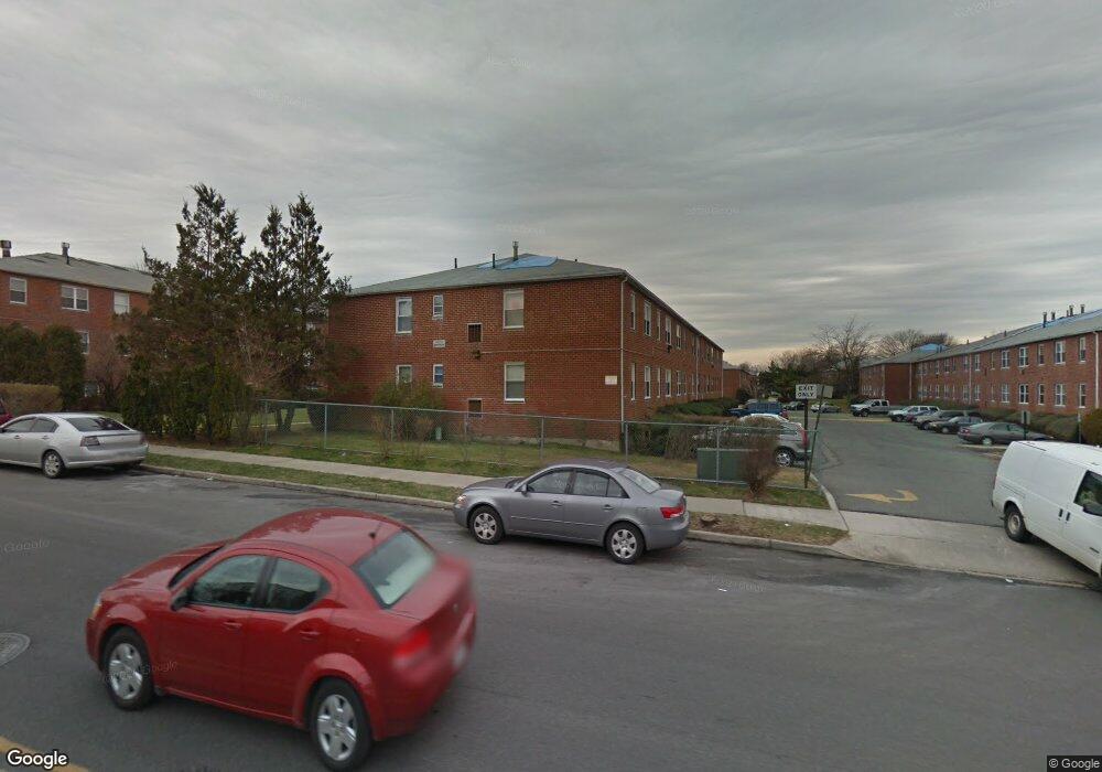 910 Armstrong Ave unit 2-1, Staten Island, NY 10308 - photo 1