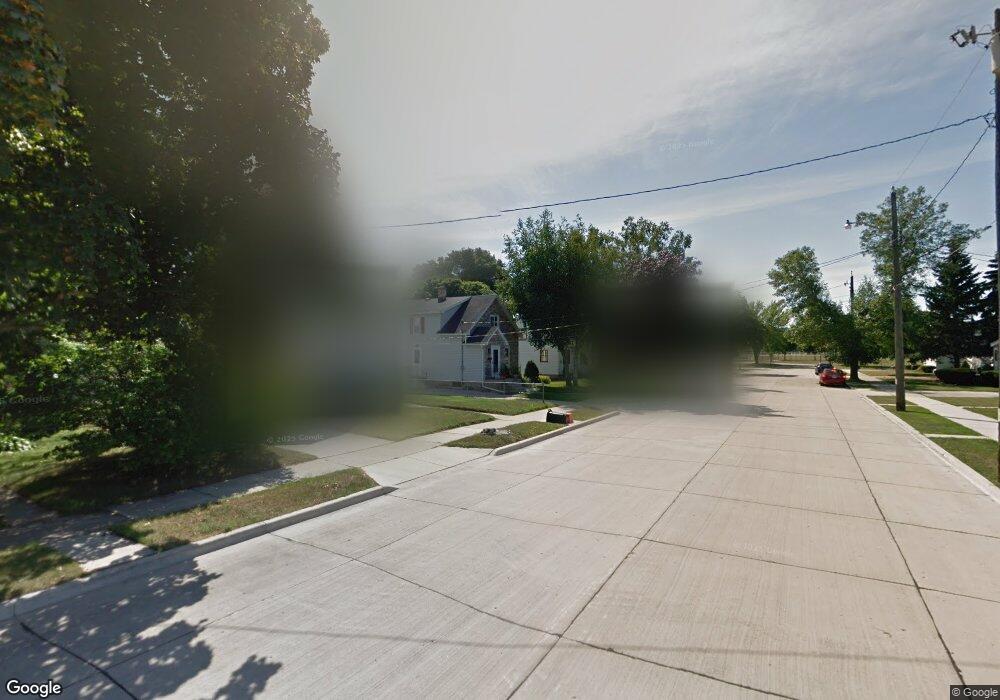 1013 N 20th St, Manitowoc, WI 54220 - photo 1