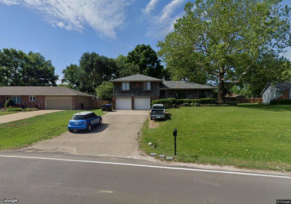 3335 SW Nottingham Rd, Topeka, KS 66614 - photo 1