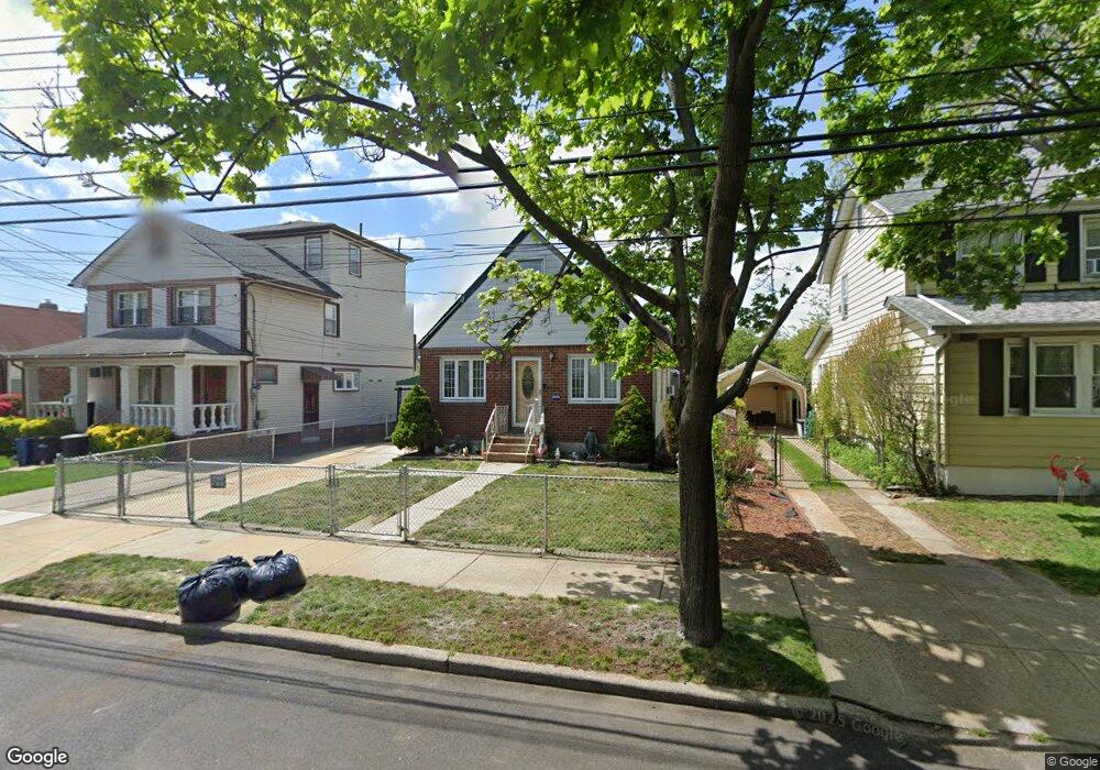 8442 266th St, Floral Park, NY 11001 - photo 1