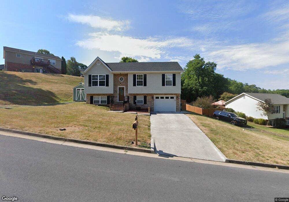 450 E Fairchild Dr, Strasburg, VA 22657 - photo 1