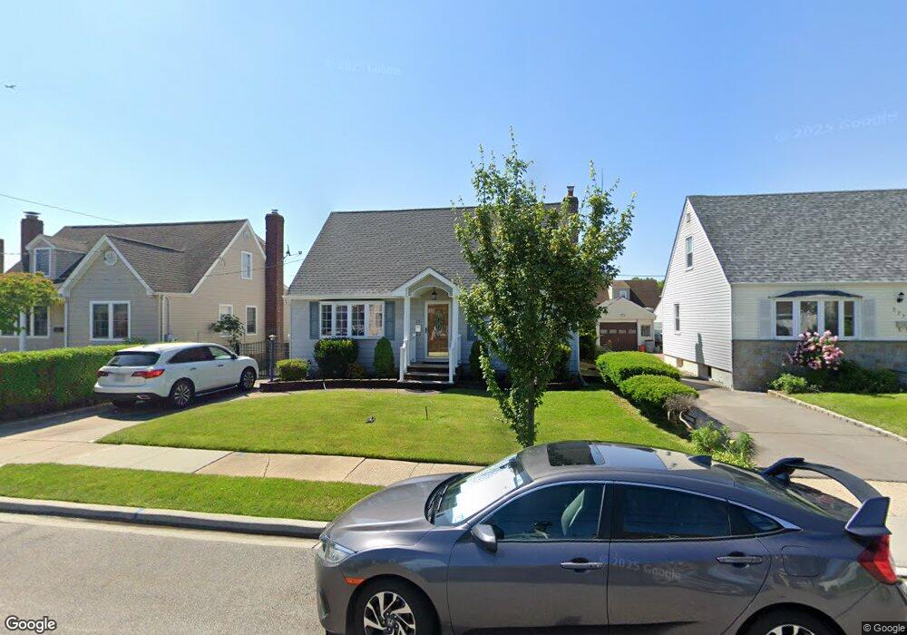 231 Dow Ave, Mineola, NY 11501 - photo 1