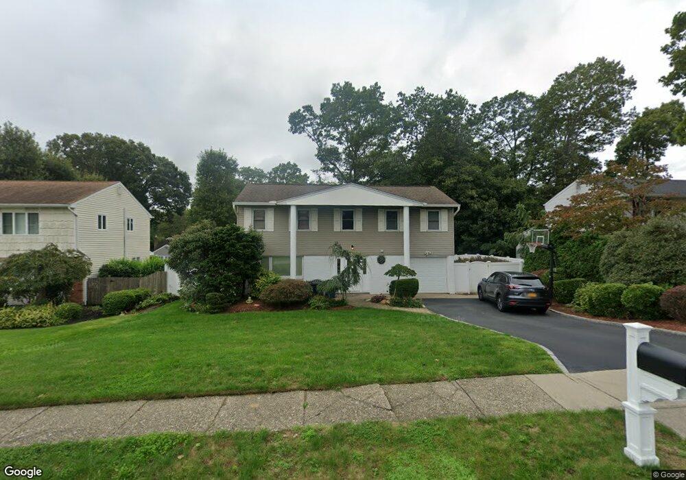 6 Suttonwood Dr, ComMacK, NY 11725 - photo 1