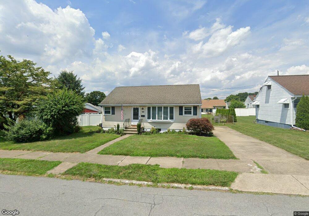 1564 Farm Ln, Bethlehem, PA 18018 - photo 1