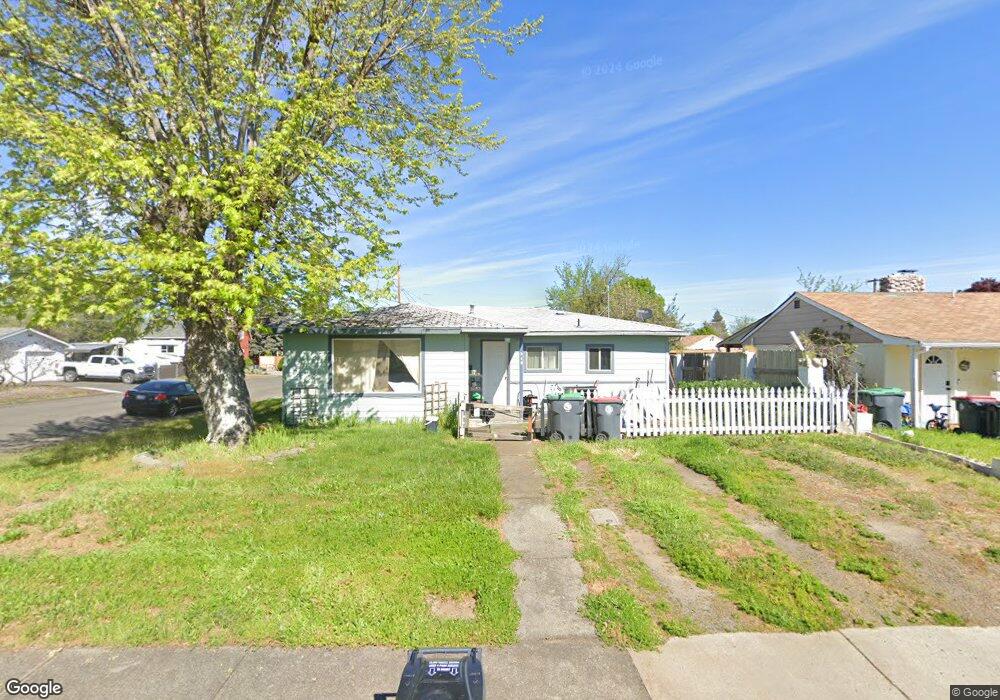 715 Laurel St, Central Point, OR 97502 - photo 1