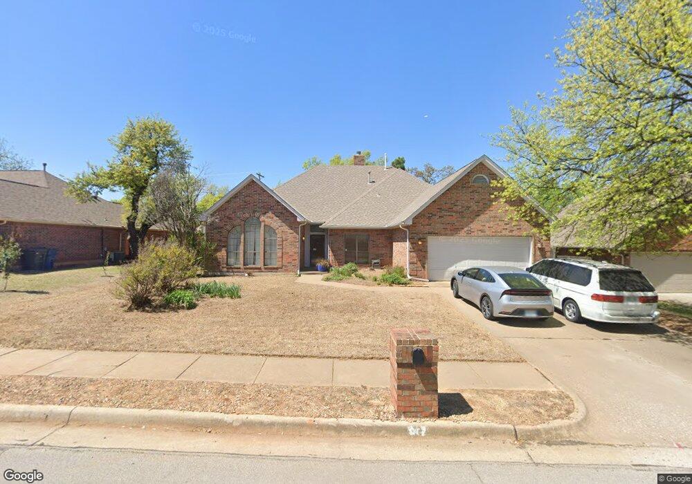 917 Richmond Rd, Edmond, OK 73034 - photo 1