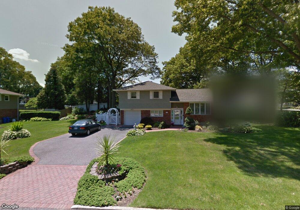 2 Harvard Ln, ComMacK, NY 11725 - photo 1