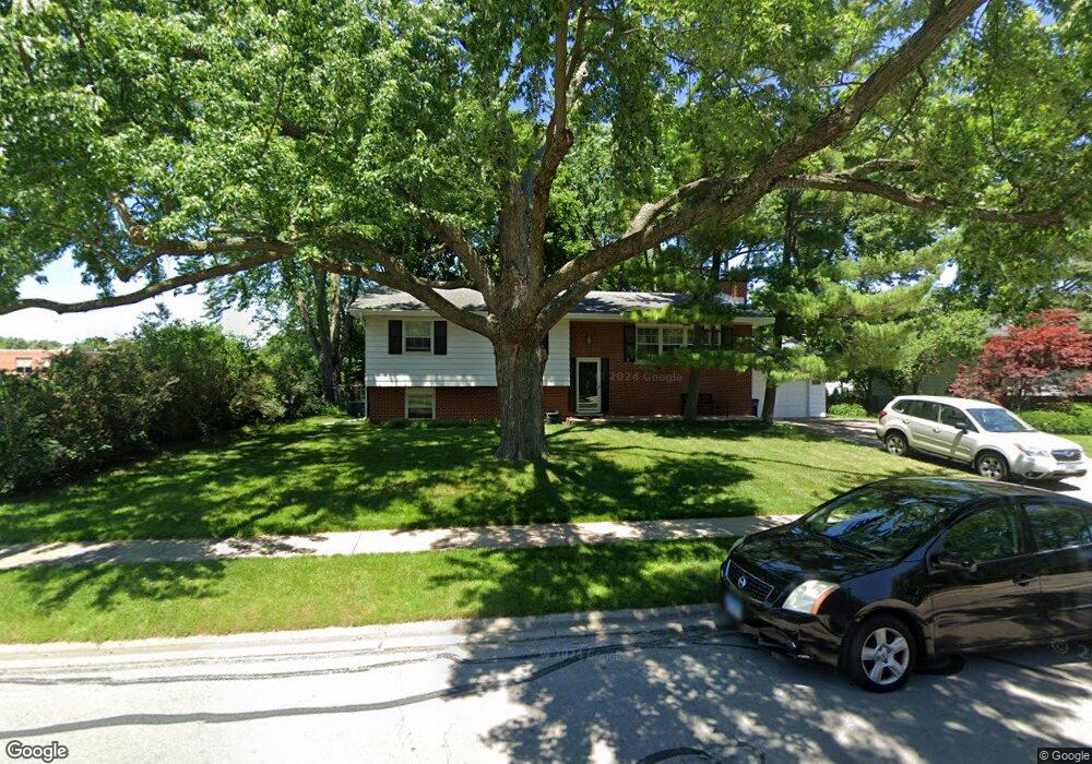 225 Sycamore Dr, Naperville, IL 60540 - photo 1