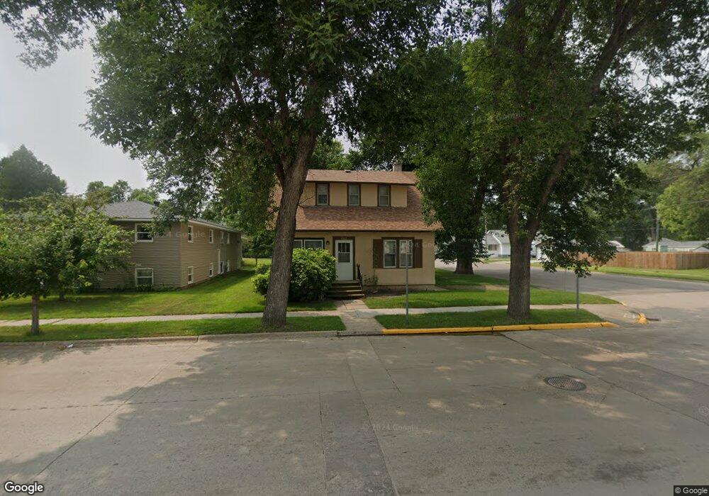 802 2nd Ave SW, Jamestown, ND 58401 - photo 1