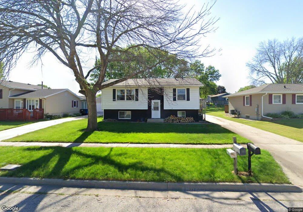 1230 Edgewood Dr, Waterloo, IA 50701 - photo 1