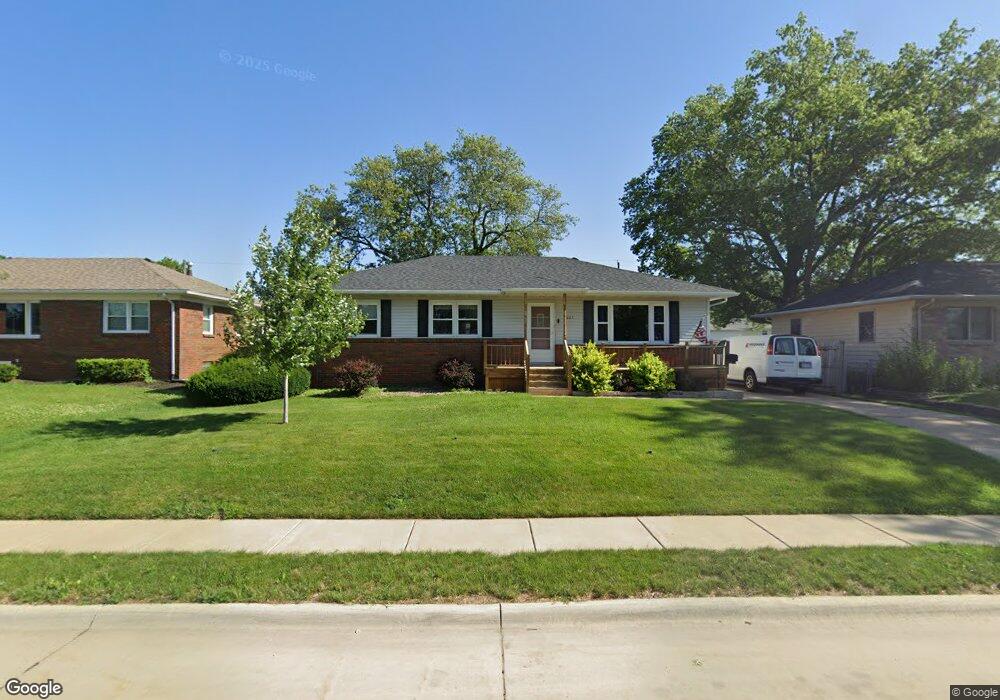 1902 W 36th St, Davenport, IA 52806 - photo 1