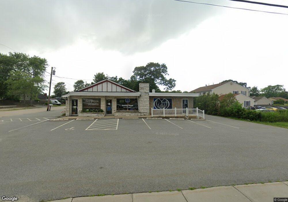 631 Metacom Ave, Warren, RI 02885 - photo 1