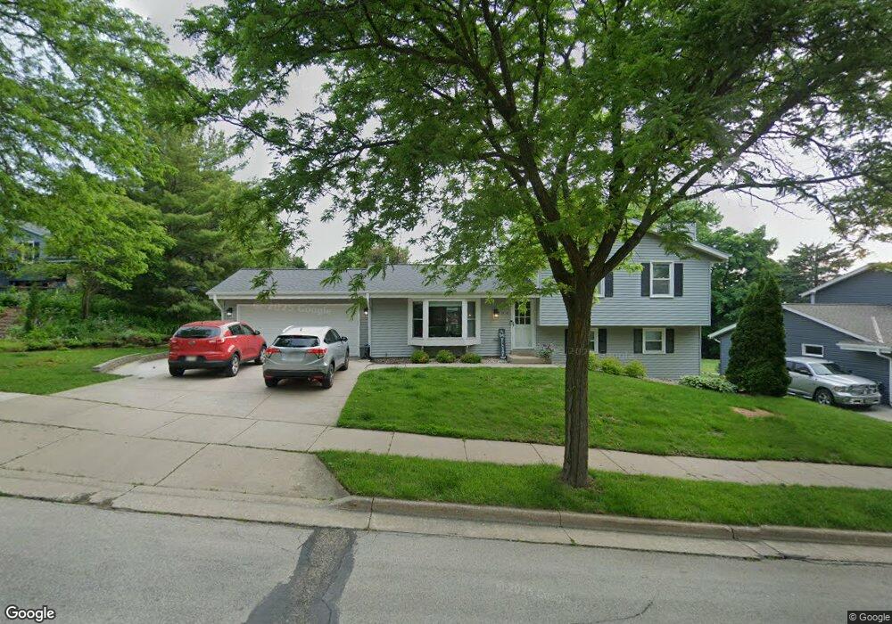 1934 Fieldcrest Ln, Waukesha, WI 53186 - photo 1
