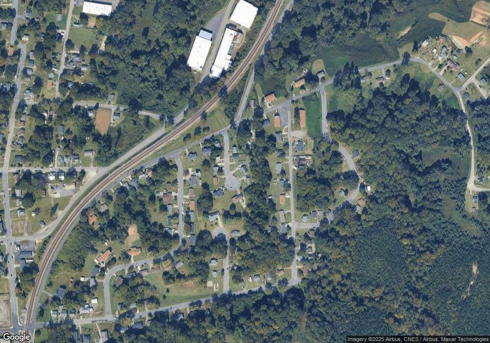 525 N Tipton Place, Reidsville, NC 27320 - photo 1