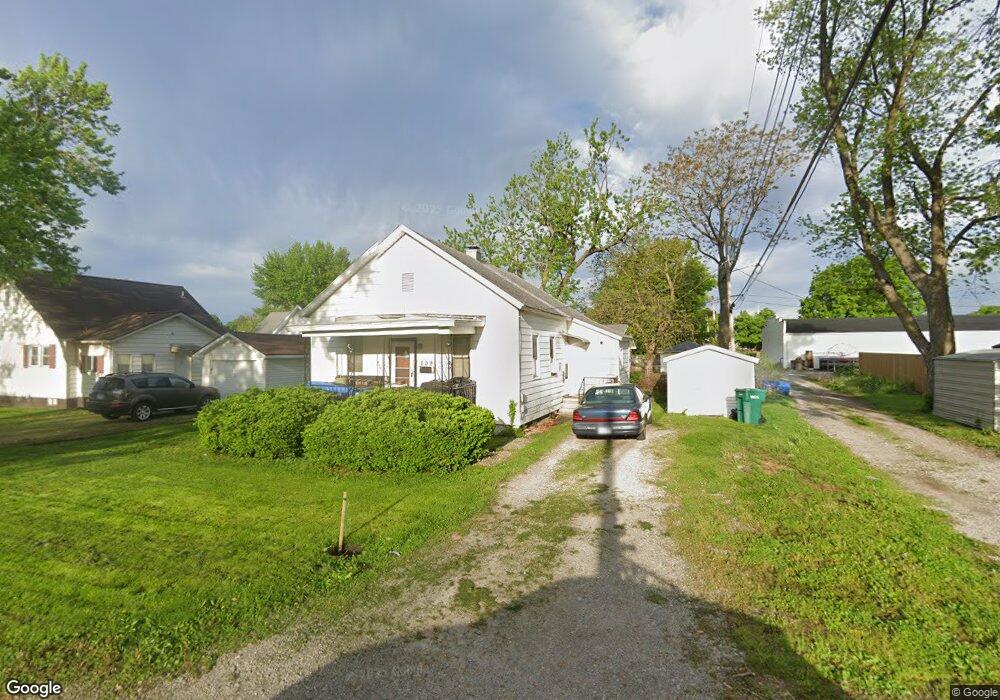 209 N 11th St, Mattoon, IL 61938 - photo 1