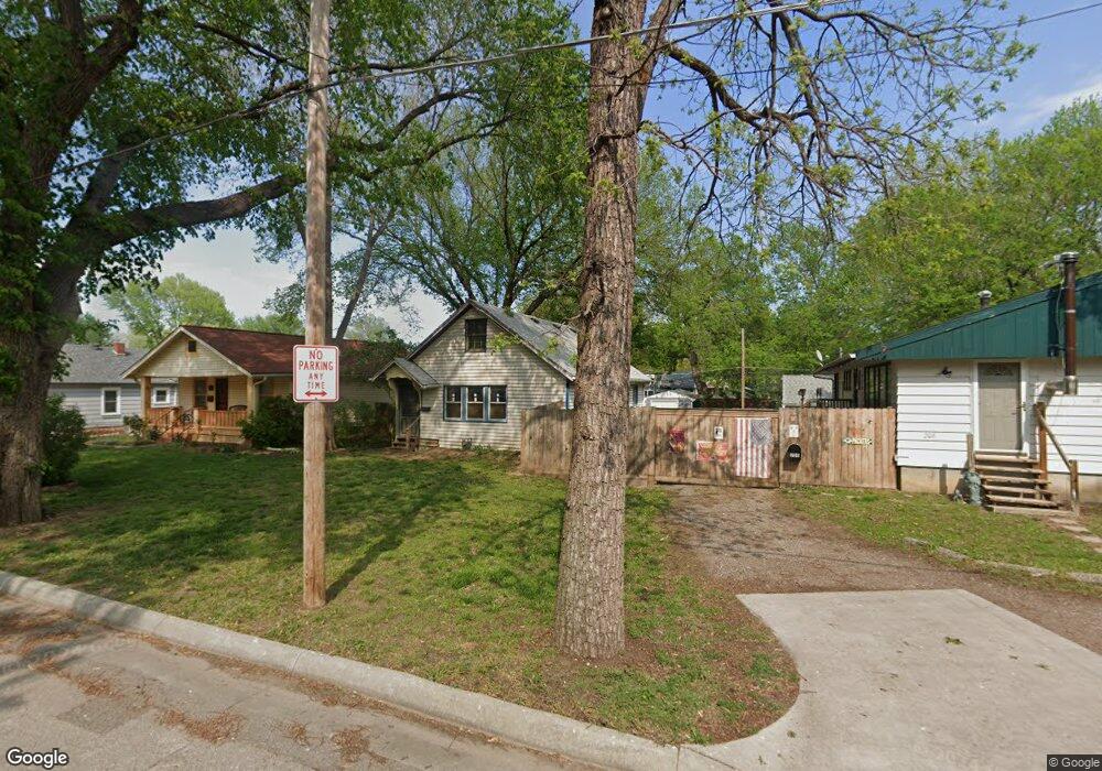 212 NW Story St, Topeka, KS 66606 - photo 1