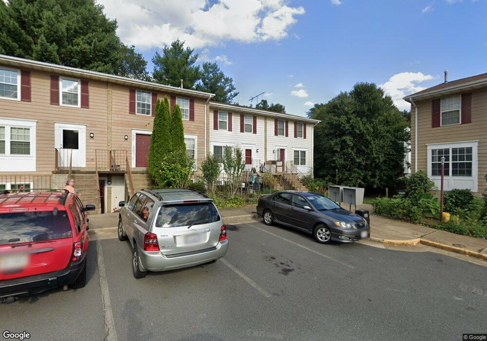 9477 Linden Leaf Ct, Fairfax, VA 22031 - photo 1