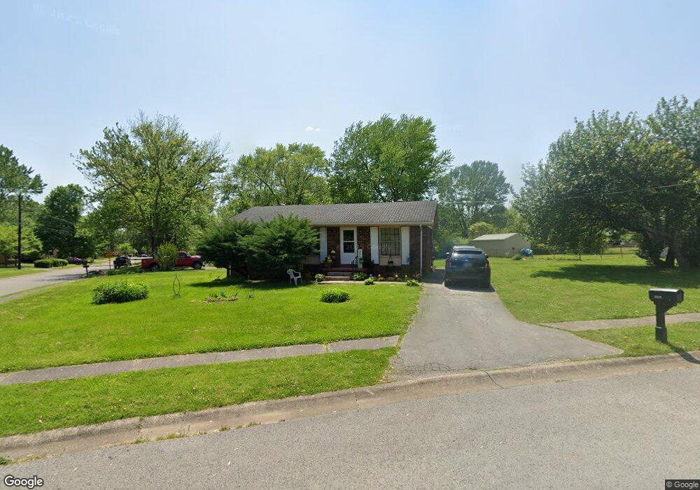 1405 Honeysuckle Dr, Hopkinsville, KY 42240 - photo 1