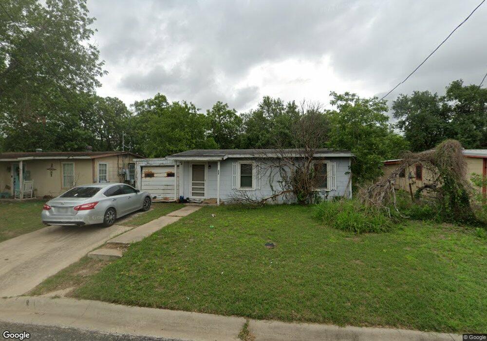 604 W Huntington St, Beeville, TX 78102 - photo 1