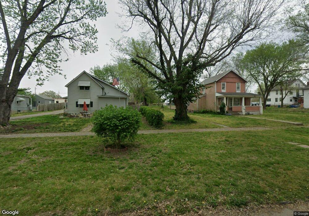 318 SW Tyler St, Topeka, KS 66603 - photo 1