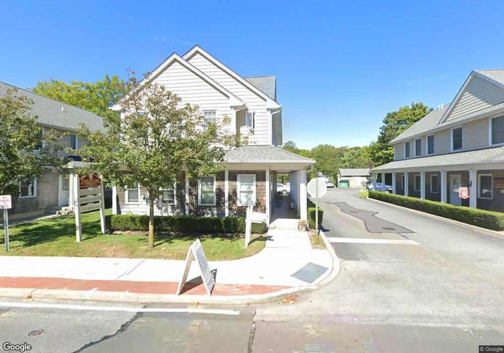 575 Middle Rd, Bayport, NY 11705 - photo 1