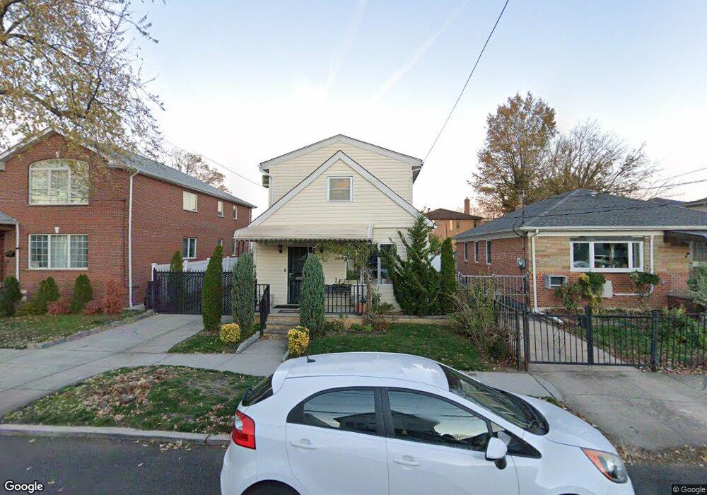 7527 166th St, Fresh Meadows, NY 11366 - photo 1