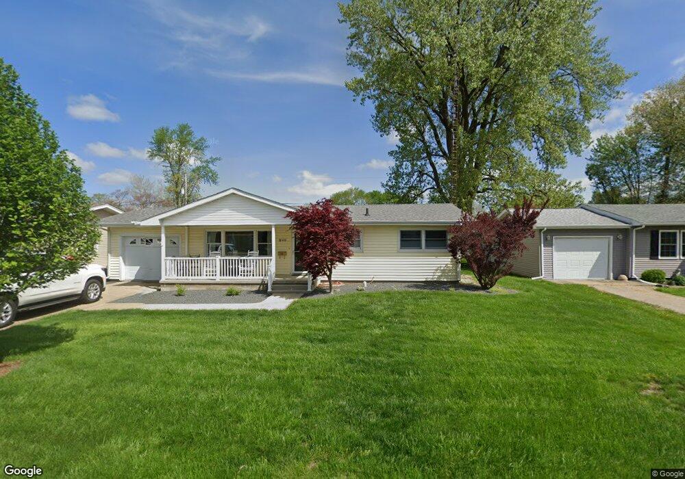 240 Mayfair Dr, Lincoln, IL 62656 - photo 1