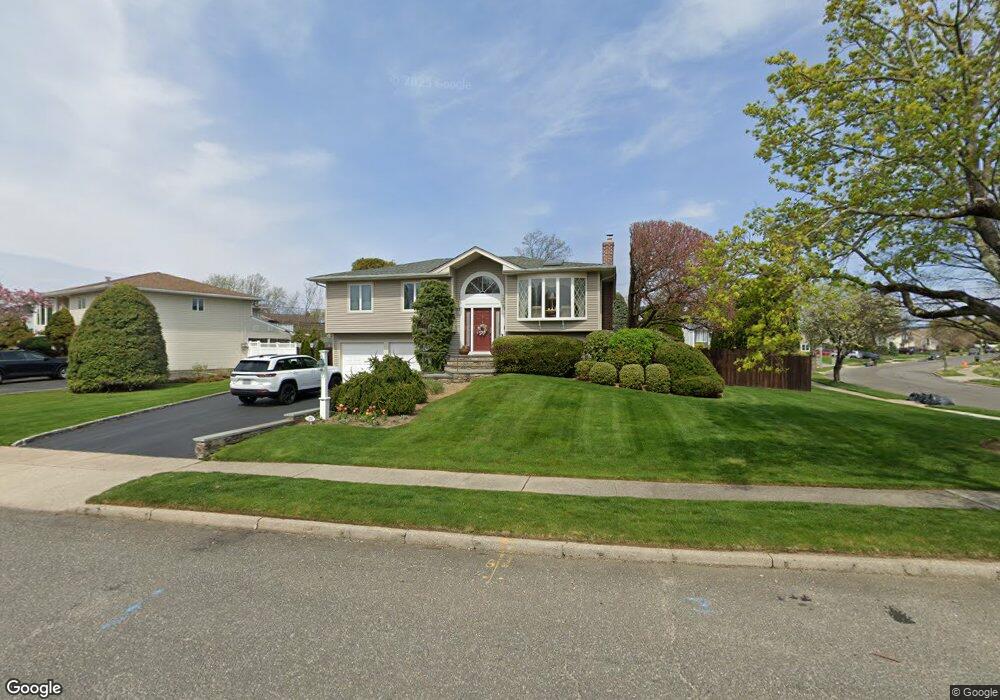 23 Plowboy Path, ComMacK, NY 11725 - photo 1