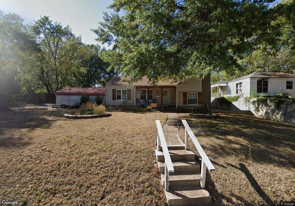 1126 N Philadelphia Ave, Shawnee, OK 74801 - photo 1