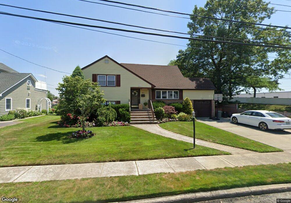 2883 Alfred Ct, Oceanside, NY 11572 - photo 1