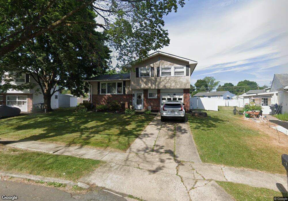 918 College Ln, Allentown, PA 18103 - photo 1