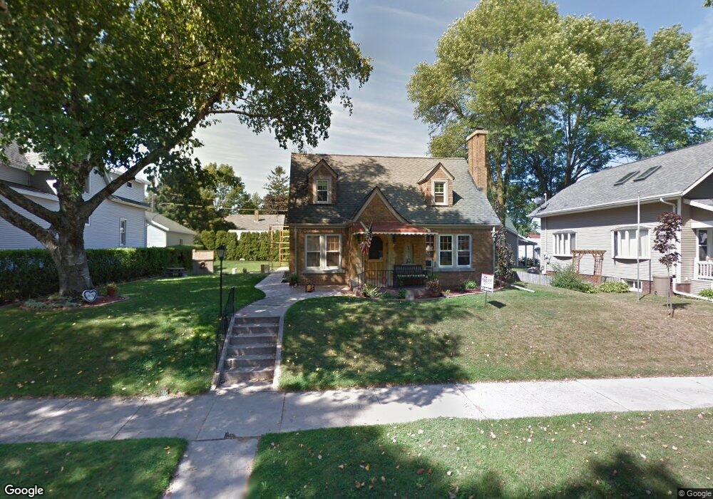 926 N 14th St, Manitowoc, WI 54220 - photo 1