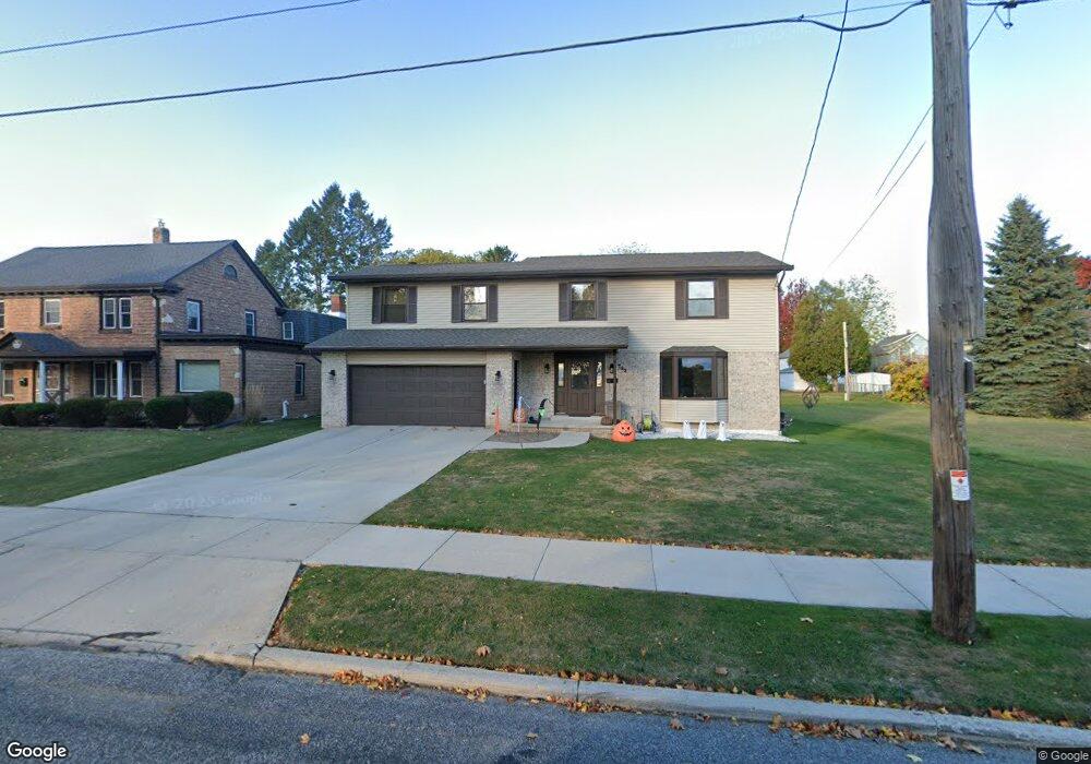 722 N 4th St, Manitowoc, WI 54220 - photo 1