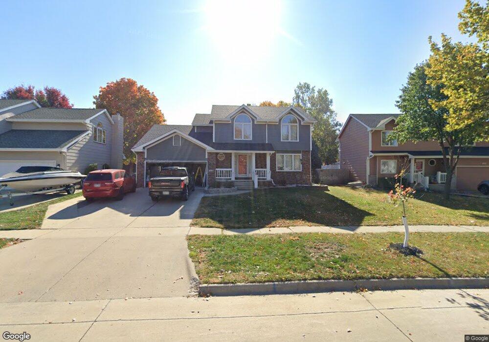 4910 Bel Aire Rd, Des Moines, IA 50310 - photo 1