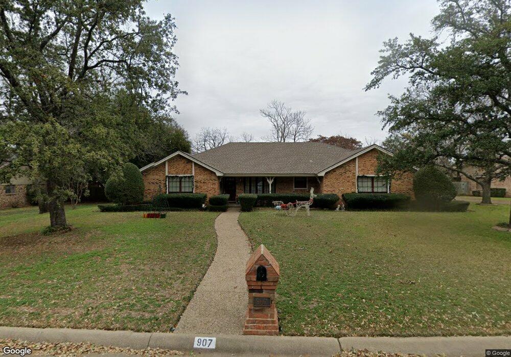 907 Highland Dr, Cleburne, TX 76033 - photo 1