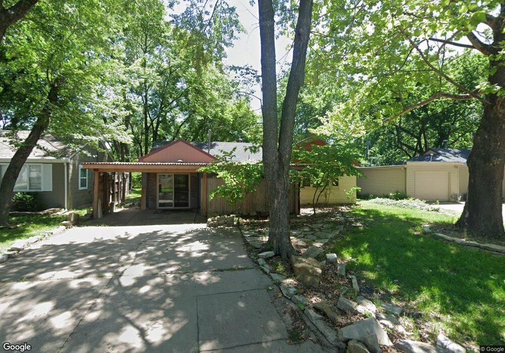 2317 SW 26th Dr, Topeka, KS 66611 - photo 1