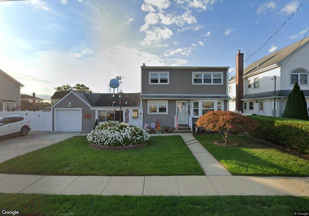 921 Stewart Place, Franklin Square, NY 11010 - photo 1